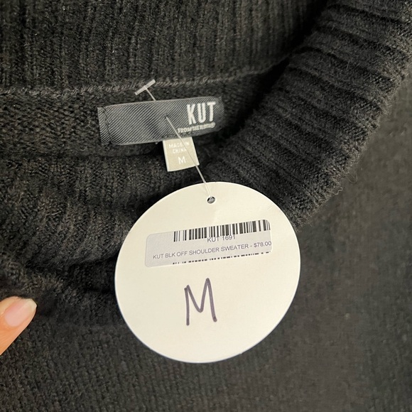 Kut From The Kloth medium Off Shoulder Sweater NWT - Picture 4 of 5